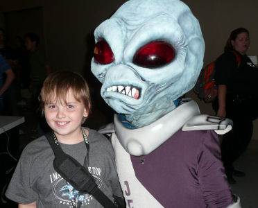Payton with the Destroy All Humans alien