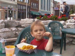 Payton eating Nachos